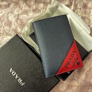 Sold！Authentic Prada cardholder